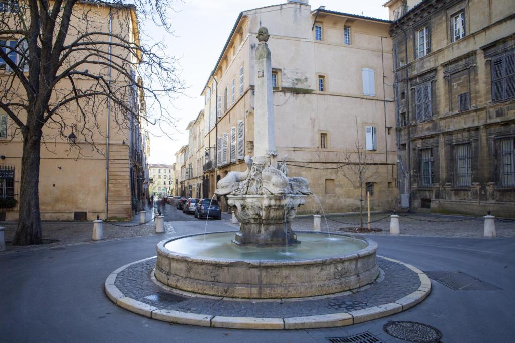 Les Quatre Dauphins Hotel Aix-en-Provence Exterior photo